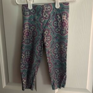 Mini Boden Capri leggings.